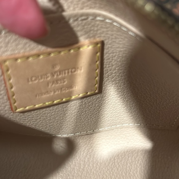 Louis Vuitton cosmetic bag. No box or dust bag. Guaranteed authentic. - Picture 4 of 9